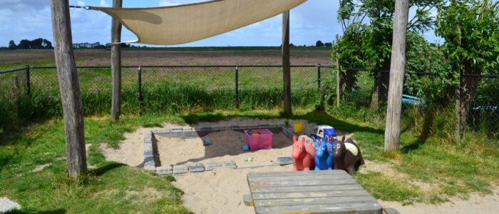 Kinderopvang Mirakel KDV De Stal Waverveen buitenspeelplaats zandbak